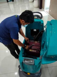 บริการเปลี่ยนแบตเตอรี่ รถขัดพื้น TENNANT