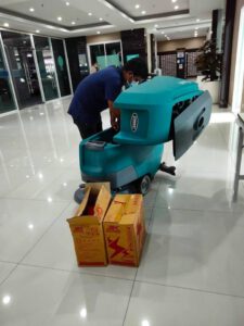 บริการเปลี่ยนแบตเตอรี่ รถขัดพื้น TENNANT